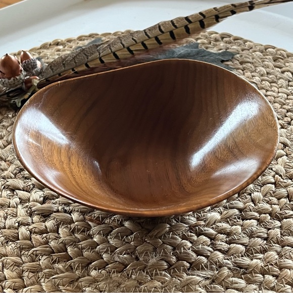 Rude Osolnik - "Osolnik Originals Walnut" Biomorphic Hand Turned Walnut Bowl - Picture 6 of 16